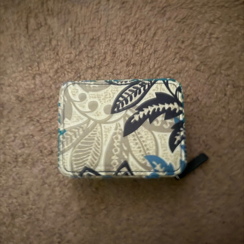 Vera Bradley Blue and White Pill Case - Picture 4 of 4